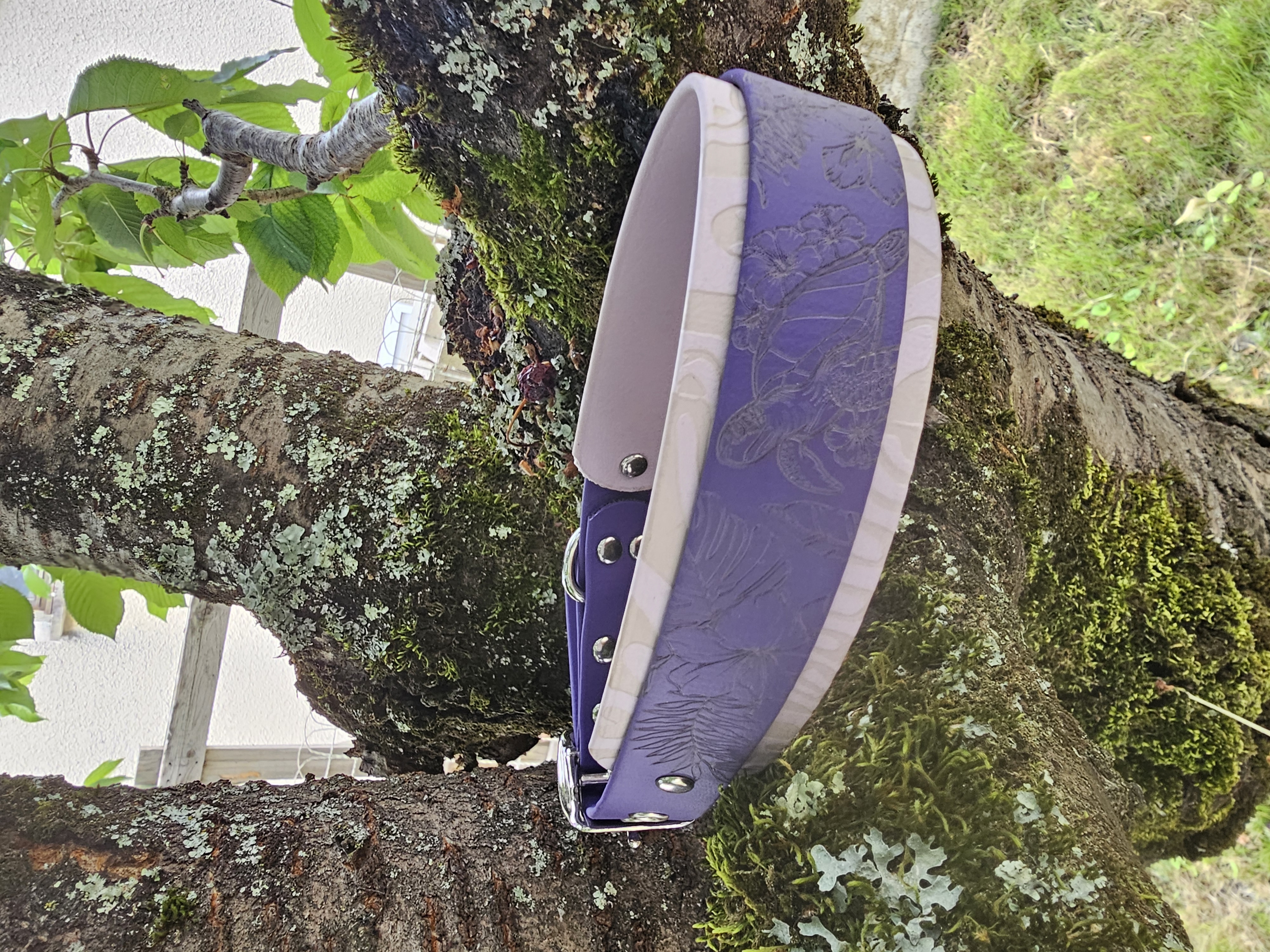Collier double épaisseur — Violet & Blanc, gravure colibris